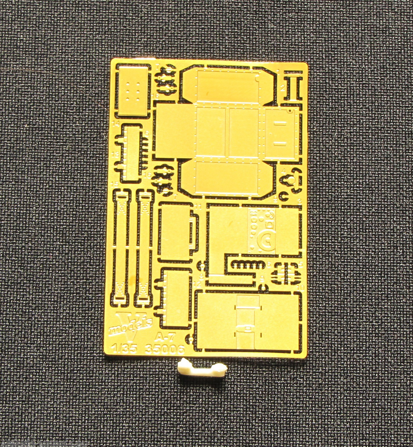 35006VM Фототравление Soviet infantri radio A-7