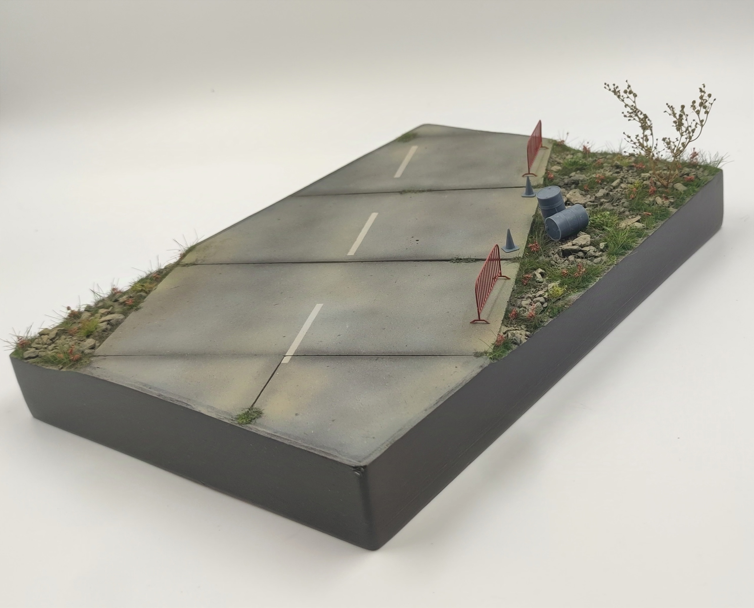 HE-48038 Подставка бетонка (бочки, ограждения в комплекте) Размер 29.5*20см