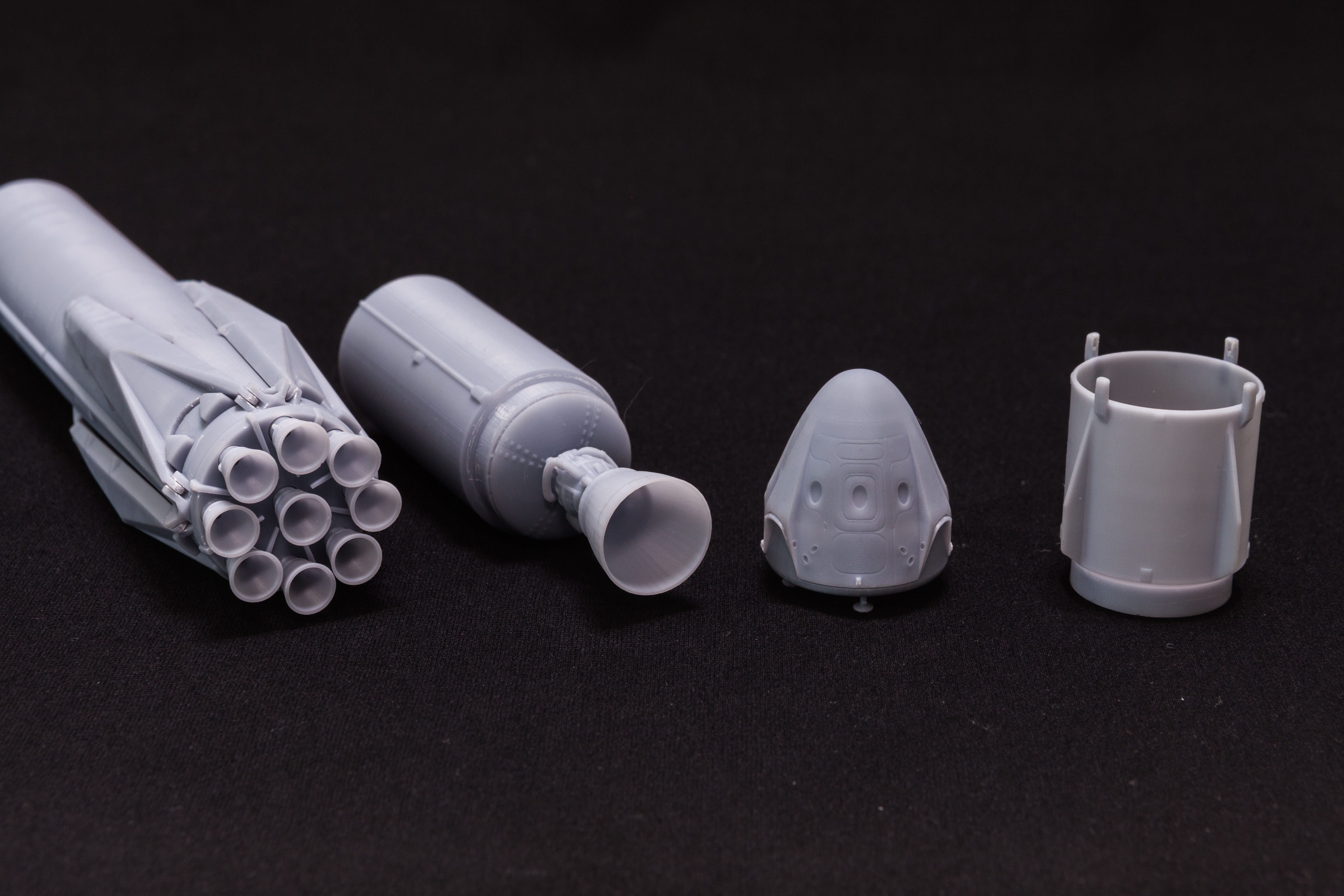 AM145042 Ракета SpaceX Фалкон 9 Falcon 9 с кораблем Crew dragon Arma Models