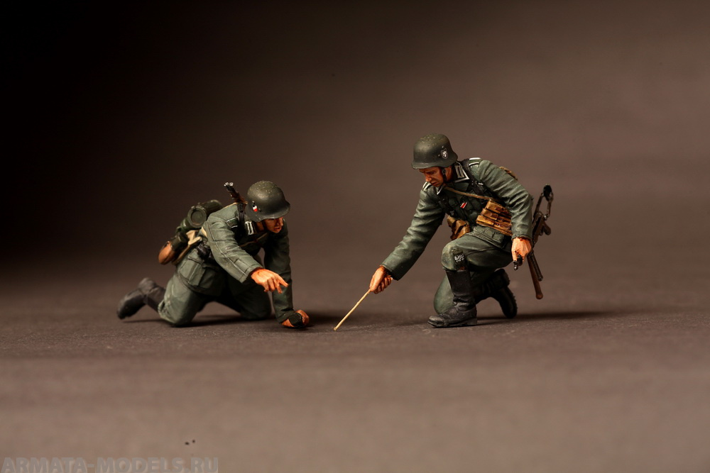 3630SOGA German feldwebel and  infantryman.1939-42 SOGA Miniatures