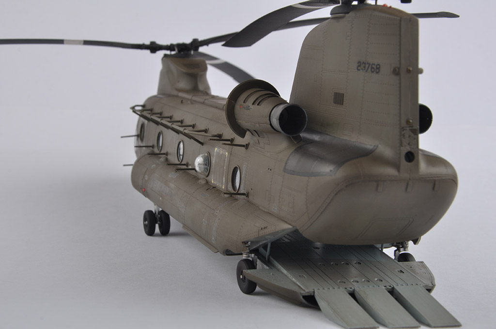 81773HB Сборная модель Вертолет CH-47D CHINOOK Hobby Boss