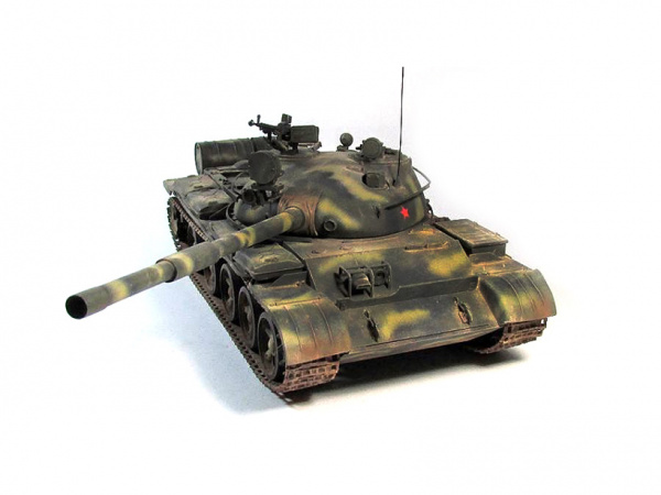 35108 Советский танк Т-62А с фигурой Tamiya