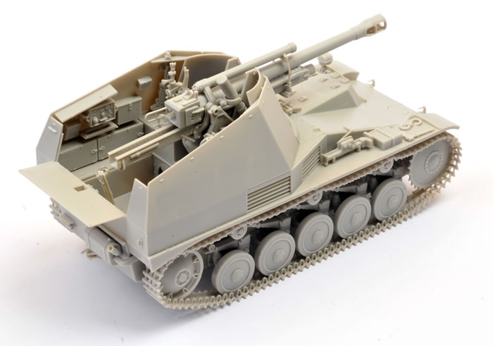 35358 105-мм гаубица на шасси Pz-II Sd.Kfz.124 Wespe, итальянский фронт, с 4 фигурами Tamiya