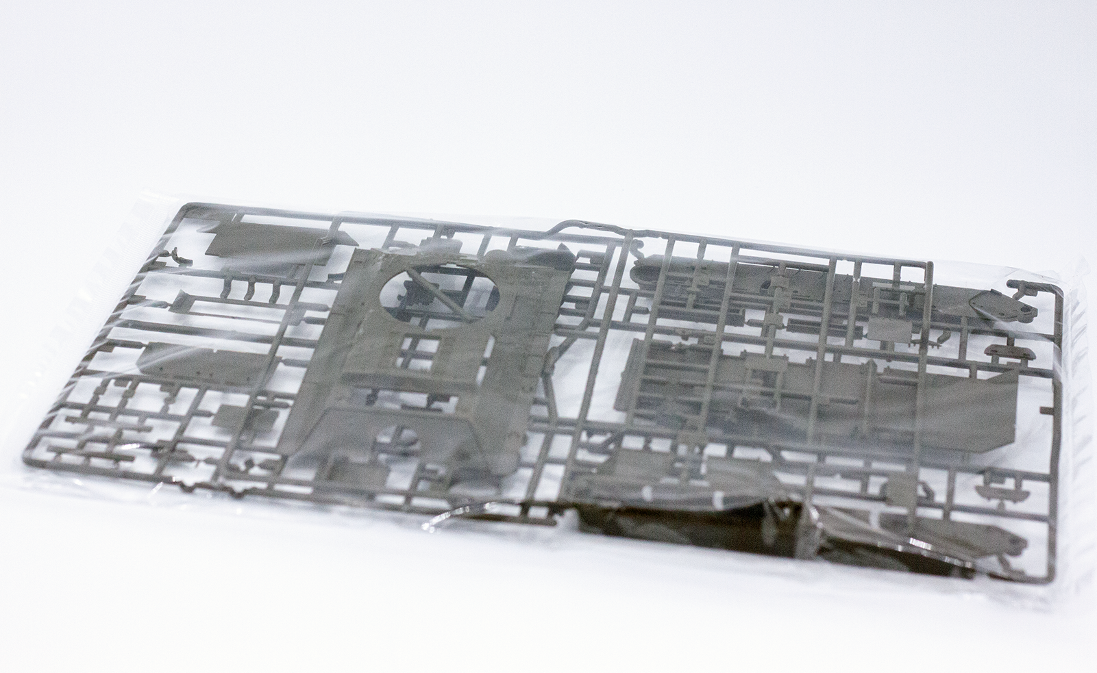 303569  Игрушка  техника и вооружение  Советский танк Т-34-85 "Красное Сормово" Моделист