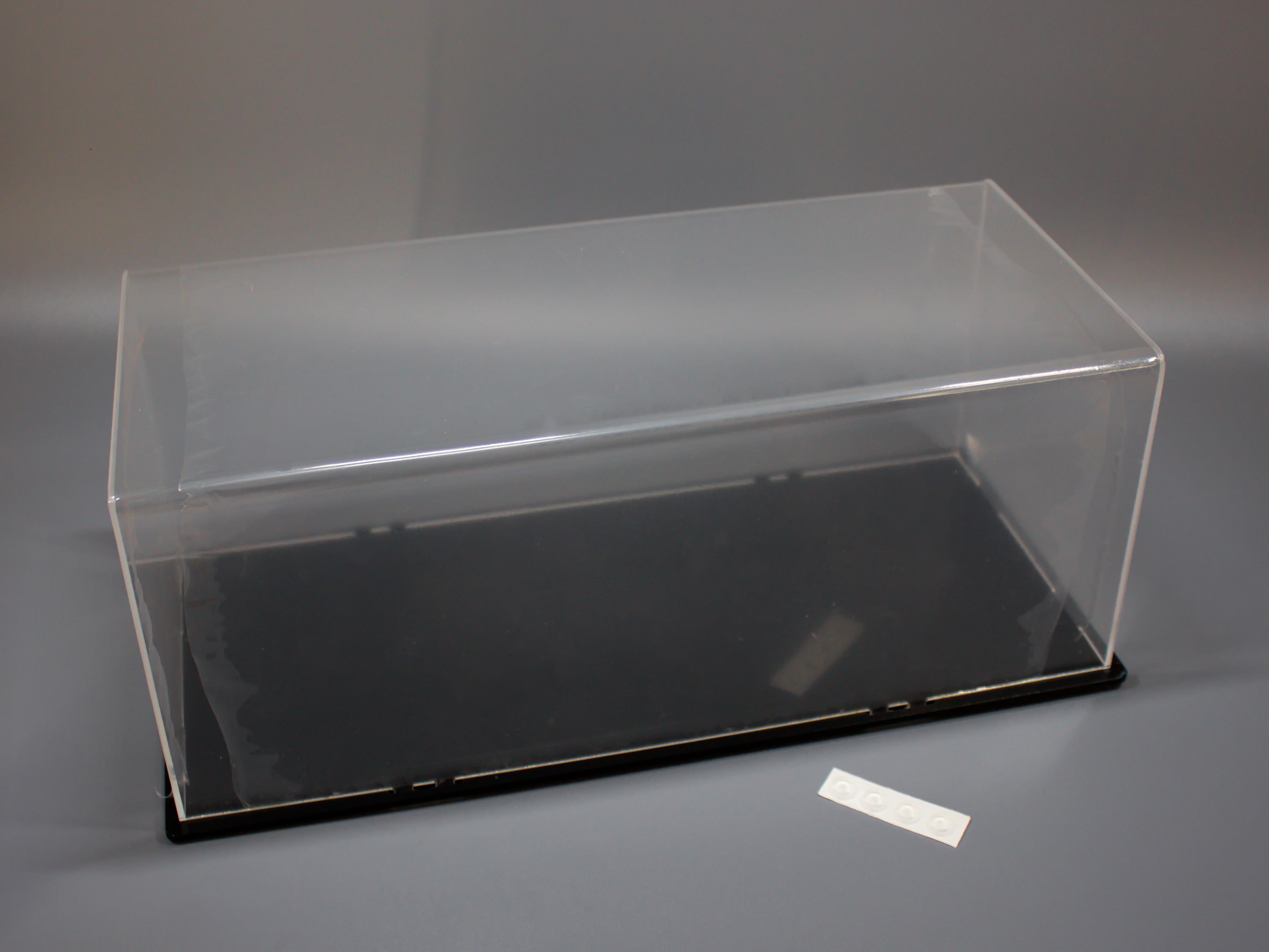 LCB001BL Бокс акриловый для танков 1/35 360х160х140, основание черный глянец