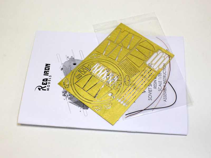 RIM35040 Космический корабль Восток-1 с интерьером Red Iron