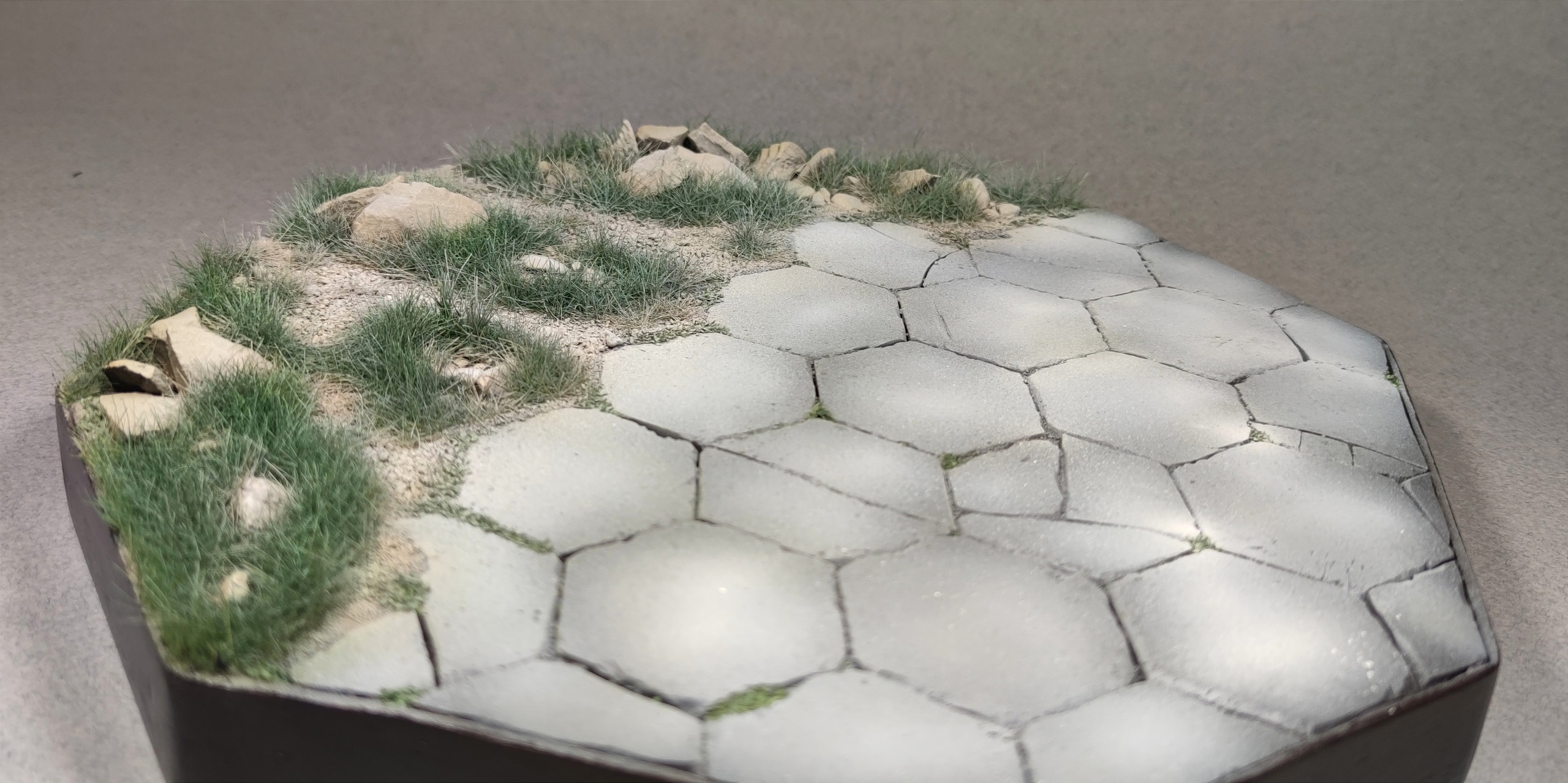 AM48254 Авторская подставка премиум уровня "Где-то в Чечне" октагон