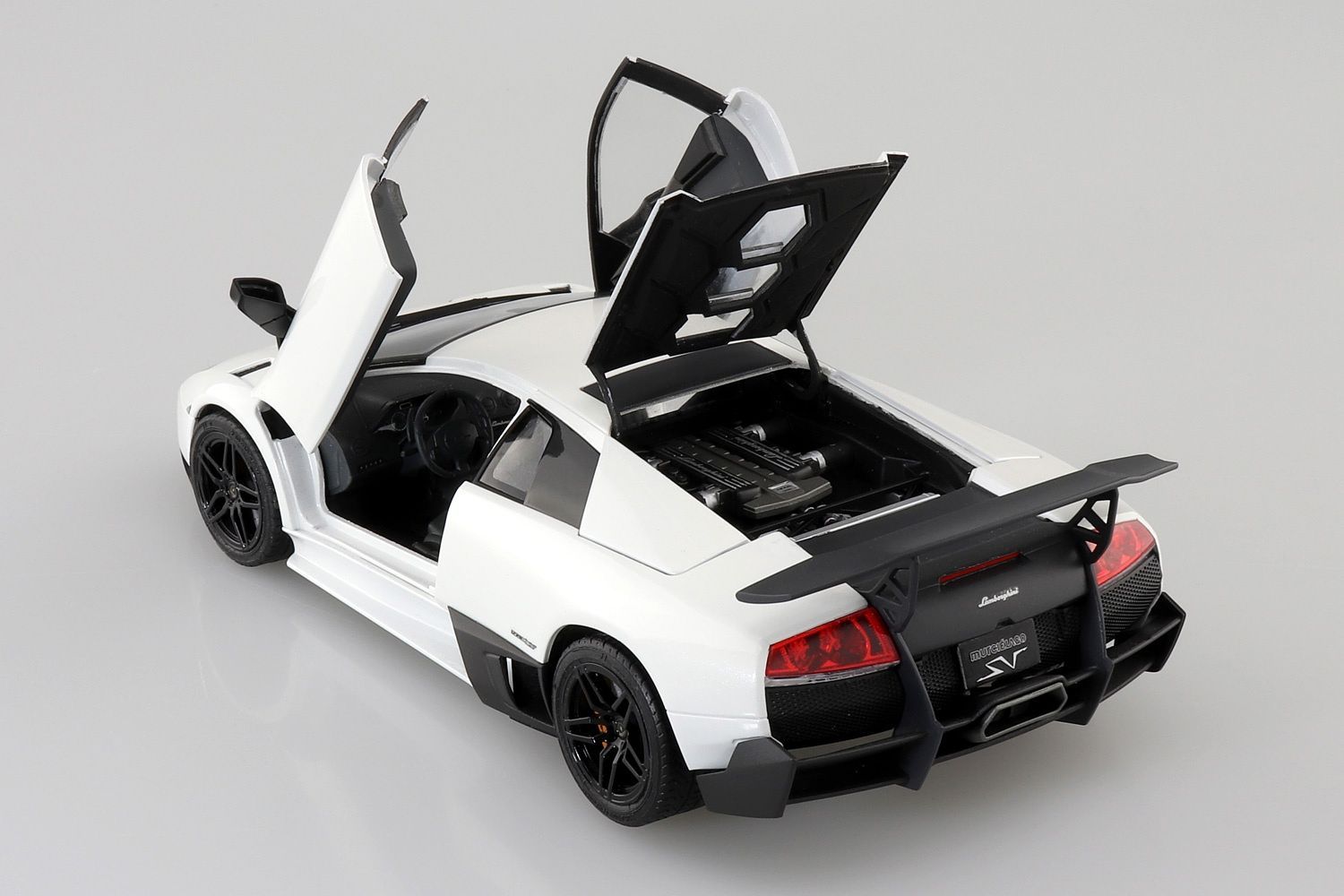 05901 Lamborghini Murcielago LP670-4 SV Aoshima