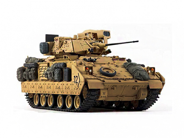 35264T Американский бронетранспортер M2A2 Oper.Desert Storm (Буря в пустыне) IFV Bradley с 2-мя фигурами. Tamiya