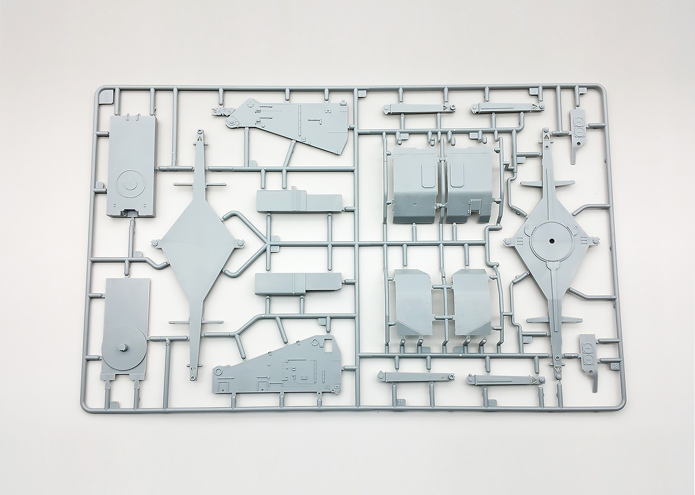 AH35A010 Немецкая зенитная управляемая ракета с установкой FlaRak Rheintochter R1 Amusing Hobby