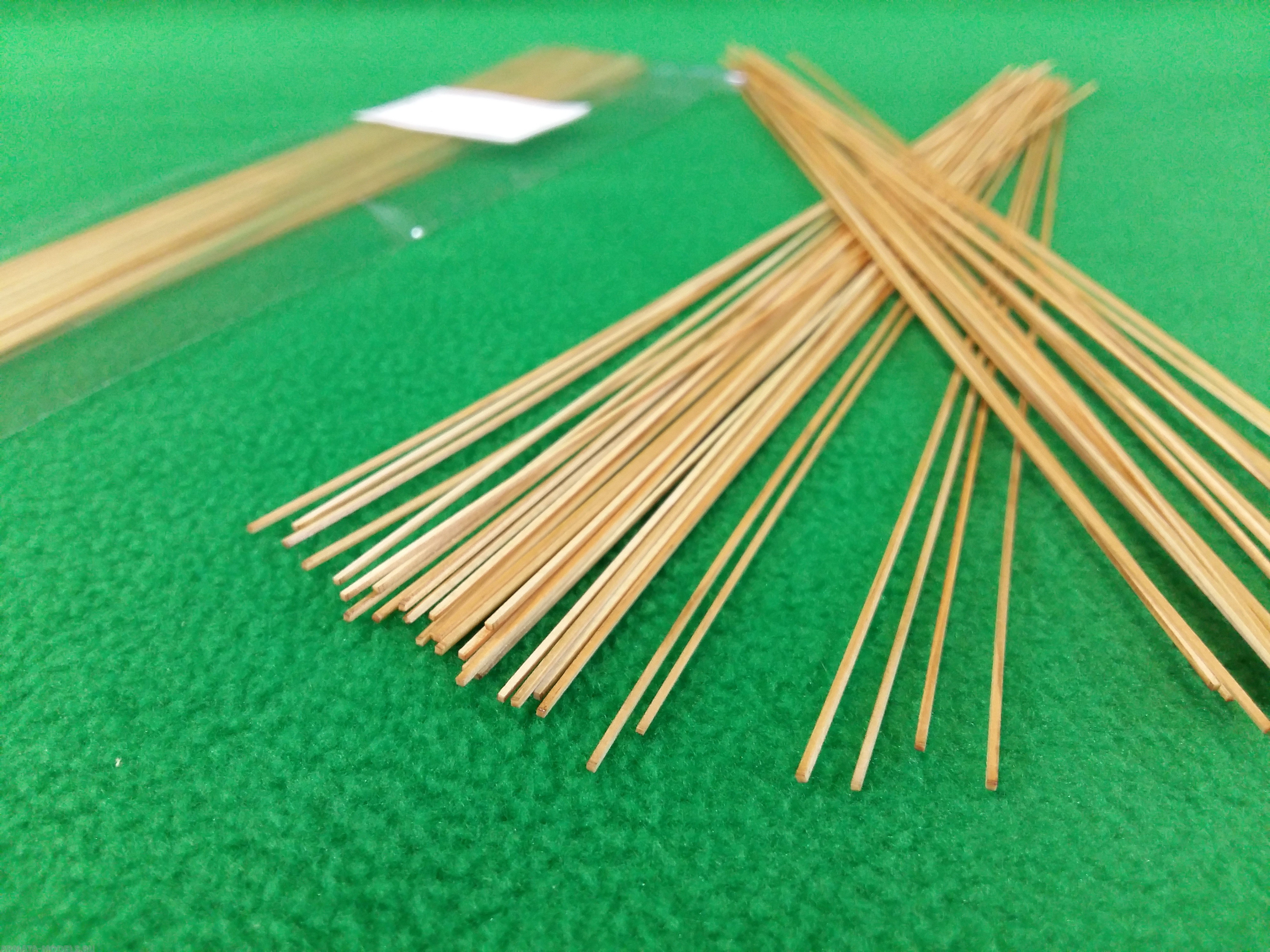 5124 рейки 1х1 мм - длина 300 мм - сосна - 50 шт