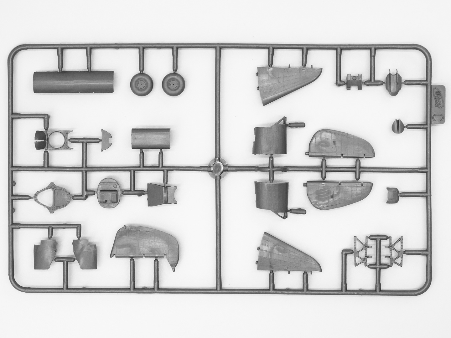 72162 СБ 2М-100А, советский бомбардировщик II Мировой войны ICM