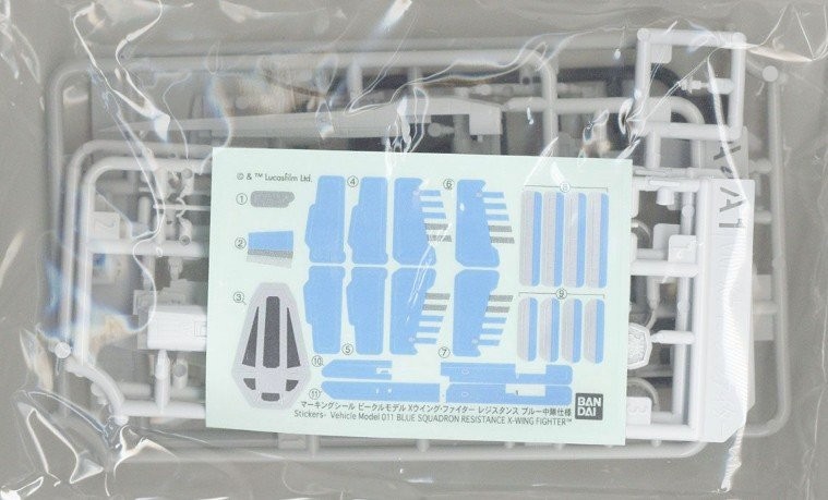 BND-2402704 Star Wars Blue Squadron Resistance X-Wing Fighter Bandai