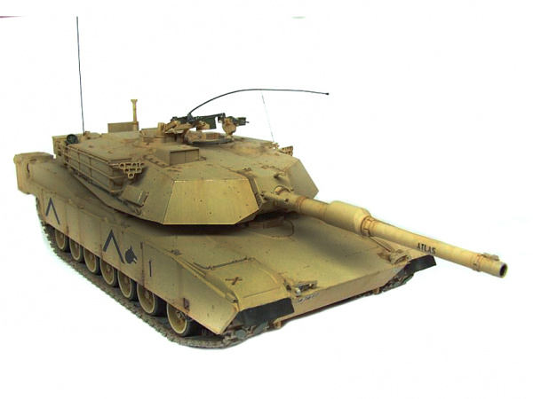 35156T Американский современный танк M1A1 Abrams с 120-мм пушкой и 2 фигурами танкистов Tamiya