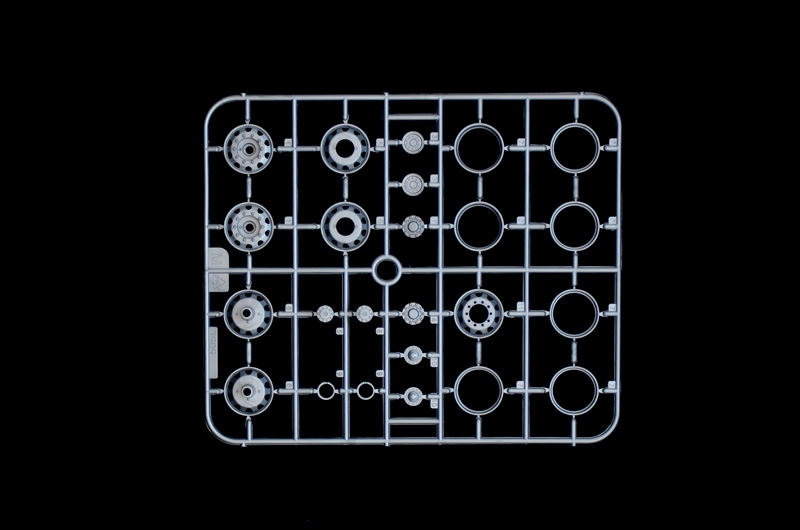 3909ИТ  Диски и шины для европейских грузовиков Italeri