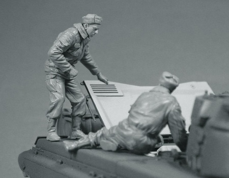 T-35189 Современные Российские танкисты (ремонт двигателя) Tank