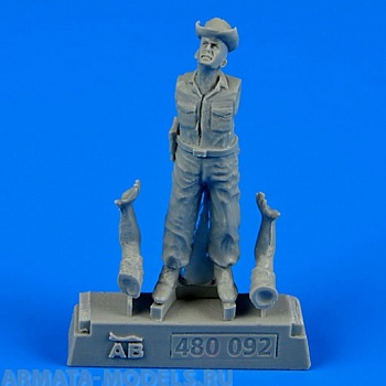 480092AERO  Фигура USAF Maintenance Crew - Farm Gate Operation Vietnam War 1965-1973 1/48
