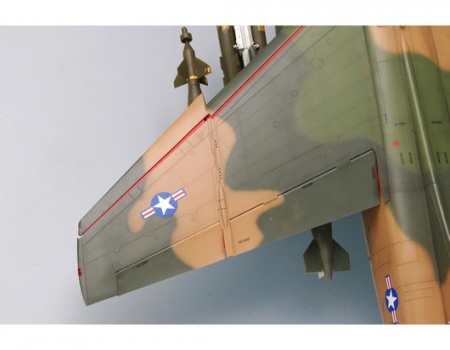 02245P USAF A-7D Corsair II Trumpeter