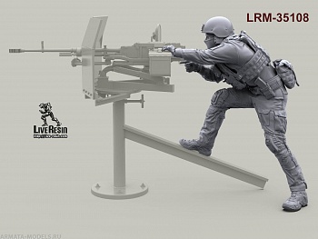 LRM35108 Российский военнослужащий Сил Специальных операций, пулеметчик, ведет огонь из установки в кузове автомобиля